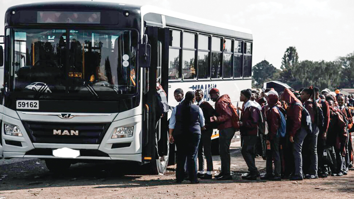 Vredebes-leerders kan weer bus ry